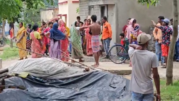 আরামবাগের ঠিকাদারের বাড়ি ঘেরাও