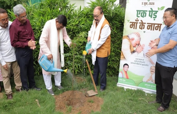 দিল্লিতে বৃক্ষরোপণে বিধানসভার স্পিকার রথীন্দ্রনাথ বোস