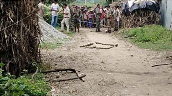 চাকুলিয়া থানার পুলিশ ঘটনাস্থলে
