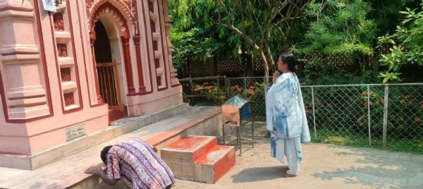 কামারপুকুর রামকৃষ্ণ মঠে সাংসদ মিতালী বাগ