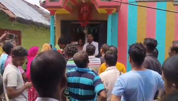 বৈদ্যবাটিতে তৃণমূল কাউন্সিলরের বাড়ি ঘেরাও
