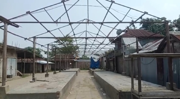 জলাবাজারে ভাঙা শেড