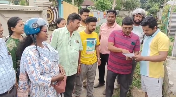 বাড়ি বাড়ি ভোট প্রচার
