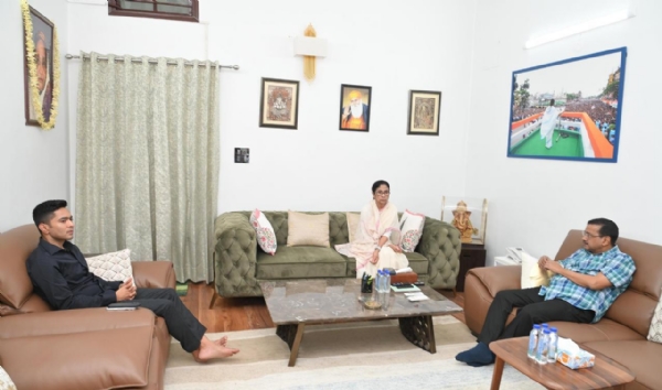 রাজধানী দিল্লিতে কেজরিওয়াল - মমতা সাক্ষাৎ