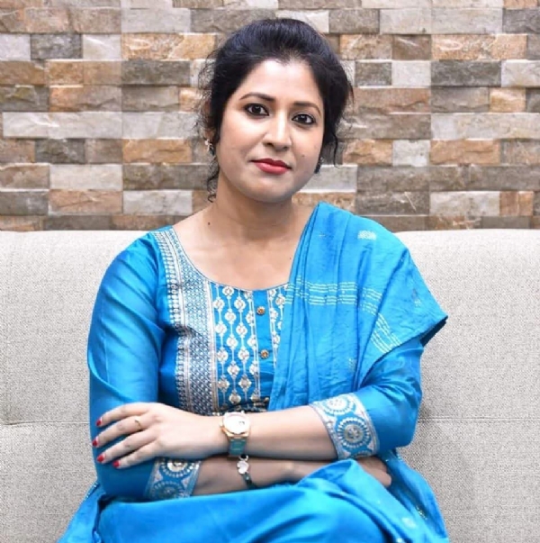 বিতর্কিত তৃণমূল নেত্রী রুনা খাতুন বিতর্কিত তৃণমূল নেত্রী রুনা খাতুন