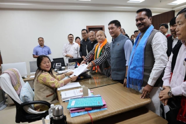 অরুণাচল প্রদেশে রাজ্যসভা আসনে মনোনয়নপত্র পেশ বিজেপি-প্ৰাৰ্থী তাই তাগাক-এর অরুণাচল প্রদেশে রাজ্যসভা আসনে মনোনয়নপত্র পেশ বিজেপি-প্ৰাৰ্থী তাই তাগাক-এর