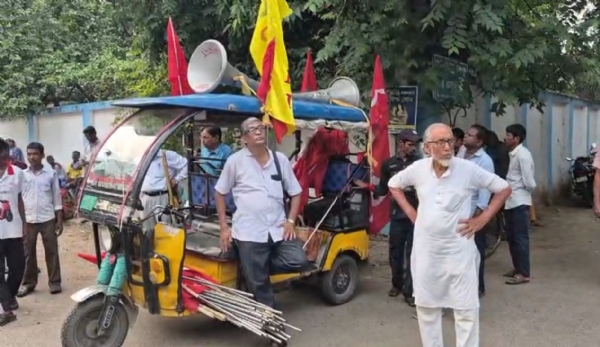 হকার উচ্ছেদে আরামবাগ সিপিআইএমের প্রতিবাদ