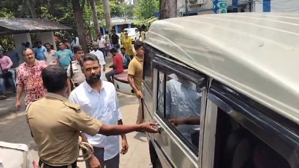 তৃণমূল নেতা তৃণমূল নেতা