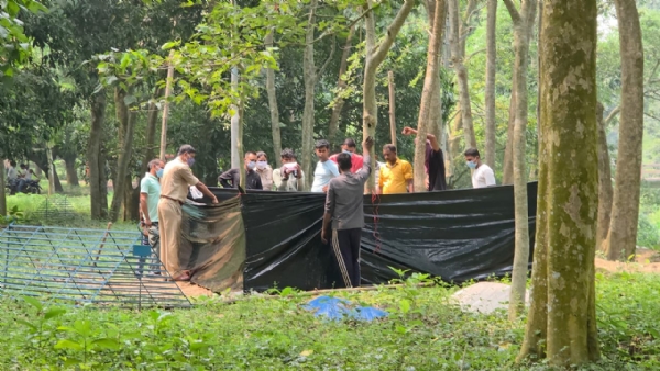 নাবালিকা বধূর দেহ উত্তোলন নাবালিকা বধূর দেহ উত্তোলন