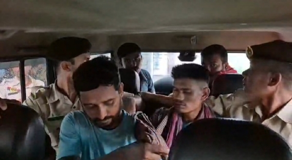 তিন বাংলাদেশি নাগরিক আটক