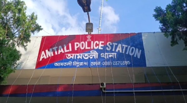 চুরির তদন্তে আমতলি থানার পুলিশ