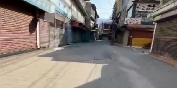 অশান্ত পিওজেকে, বন্ধ দোকানপাট ও বাজার