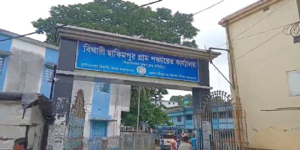 তৃণমূল পরিচালিত বিথারী হাকিমপুর গ্রাম পঞ্চায়েতে প্রধানের বিরুদ্ধে অনাস্থা, ২০-০ ভোটে অপসারিত জেসমিন আরা সরদার