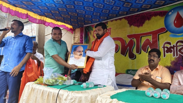 রক্তদান শিবিরে বিধায়ক বিমান ঘোষ