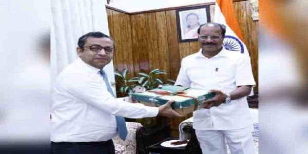ত্রিপুরার রাজ্যপাল ও মুখ্যমন্ত্রীকে ৬০০ কেজি আম উপহার ঢাকার, সৌহার্দ্য ও বন্ধুত্বের বার্তা