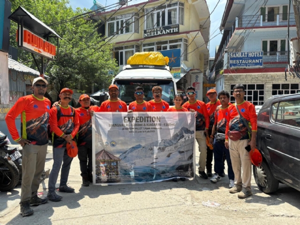 ৬১০০ মিটার শৃঙ্গ জয়! মাউন্ট কাইগরের শিখরে দুর্গাপুরের কালীসাধন ৬১০০ মিটার শৃঙ্গ জয়! মাউন্ট কাইগরের শিখরে দুর্গাপুরের কালীসাধন