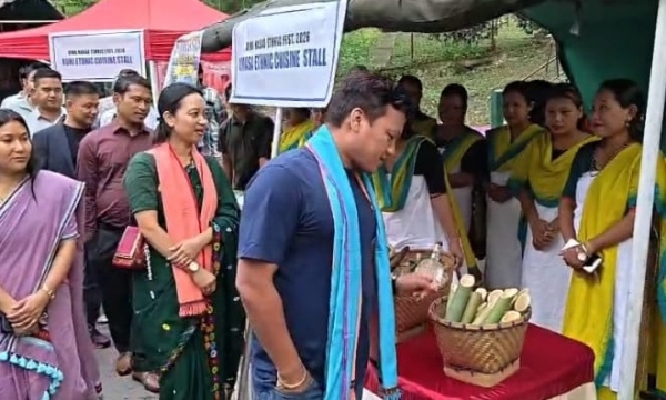 বিভিন্ন জনজাতির ঐতিহ্যবাহী স্টল পরিদর্শন সিইএম দেবোলাল গার্লোসার বিভিন্ন জনজাতির ঐতিহ্যবাহী স্টল পরিদর্শন সিইএম দেবোলাল গার্লোসার