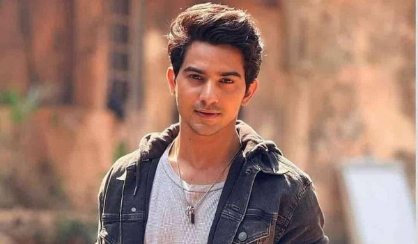 অভিনেতা রোহিত চান্ডেল গ্রেফতার, নাবালিকার শ্লীলতাহানির অভিযোগ