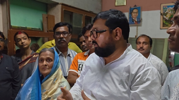 বাড়ি ফিরিয়ে দিচ্ছেন বিমান ঘোষ বাড়ি ফিরিয়ে দিচ্ছেন বিমান ঘোষ