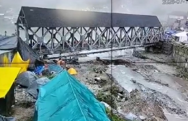 টানা বৃষ্টিতে রুদ্রপ্রয়াগে স্বাভাবিক জনজীবন বিপর্যস্ত, চারধাম যাত্রায় বিঘ্ন
