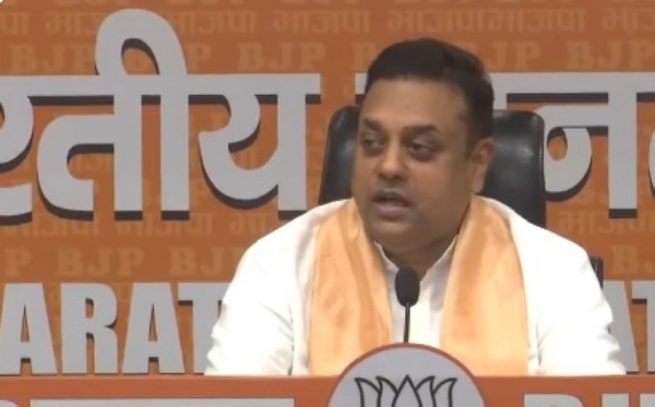 প্রধানমন্ত্রী নরেন্দ্র মোদীর বিদেশ সফরকে ঐতিহাসিক বর্ণনা সম্বিতের