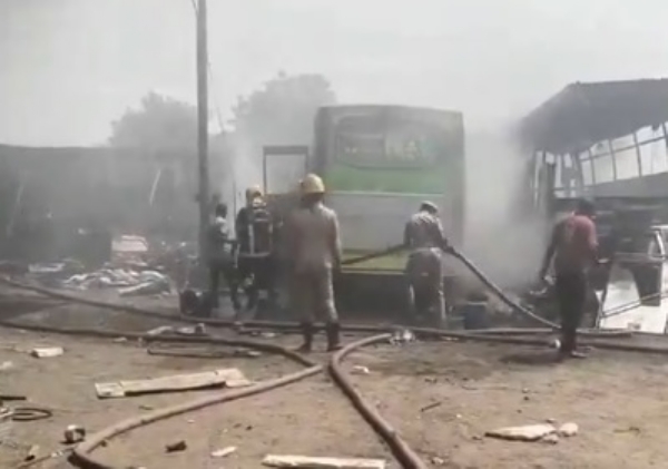 তামিলনাড়ুতে বাস তৈরির কারখানায় অগ্নিকাণ্ড, ব্যাপক ক্ষয়ক্ষতি
