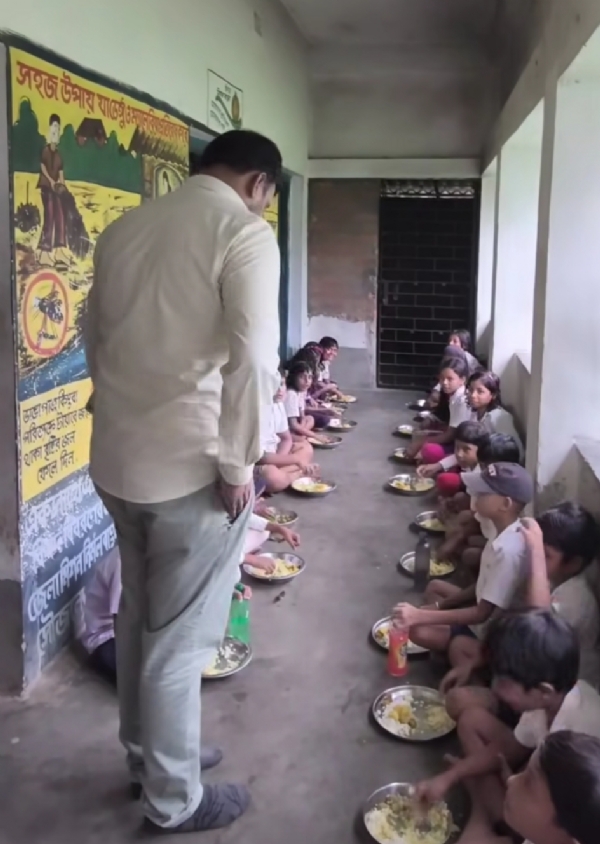 বিদ্যালয় পরিদর্শনে বিধায়ক সুশান্ত ঘোষ