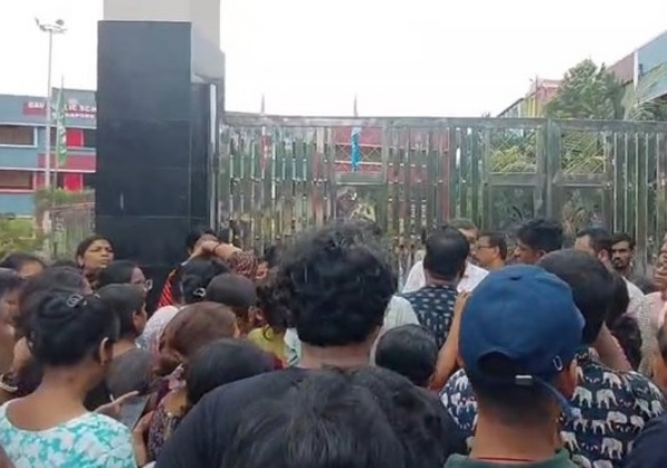 মেদিনীপুরে প্রথম শ্রেণীর শিশুকে যৌন হেনস্থা! অভিভাবকদের বিক্ষোভ