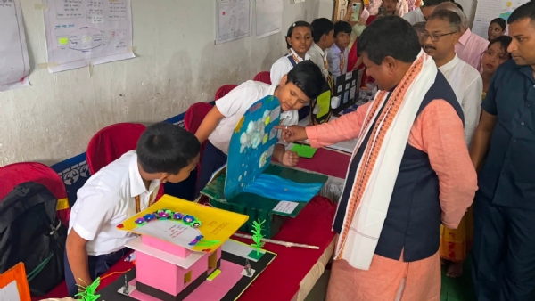 অধ্যক্ষ রথীন্দ্র বোস দিনহাটা পরিদর্শনে অধ্যক্ষ রথীন্দ্র বোস দিনহাটা পরিদর্শনে