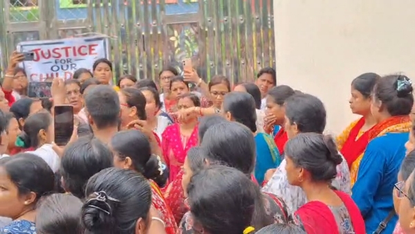 বিক্ষোভ অভিভাবক