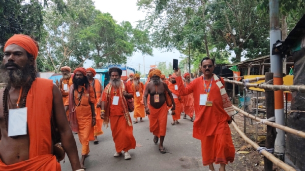 তারকেশ্বরে সাধুদের ভিড়