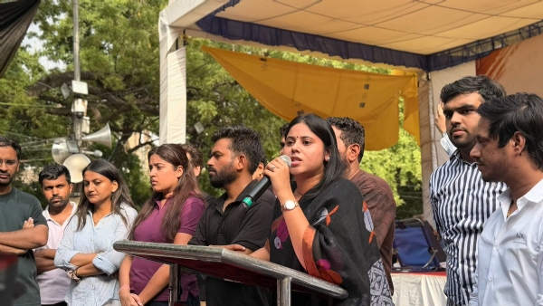 সহিংসতা নয়, সংসদ থেকে রাজপথ—সব জায়গাতেই আওয়াজ তুলব: প্রিয়া সরোজ