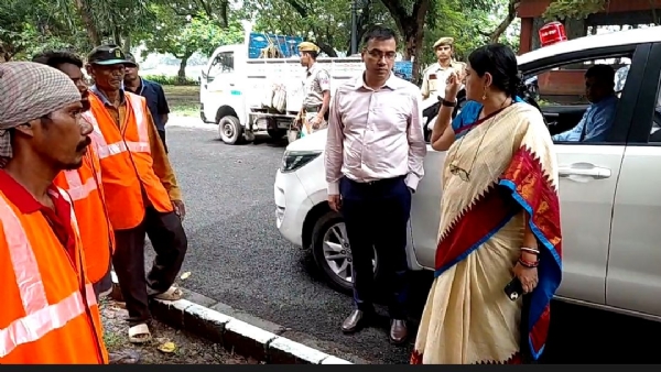 সুভাষ সরোবর পরিদর্শনে এসে ক্ষুব্ধ পুর ও নগরোন্নয়ন মন্ত্রী সুভাষ সরোবর পরিদর্শনে এসে ক্ষুব্ধ পুর ও নগরোন্নয়ন মন্ত্রী