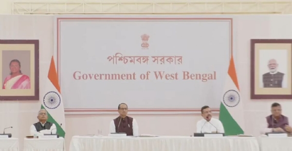 নবান্ন সভাঘরে বৈঠক নবান্ন সভাঘরে বৈঠক