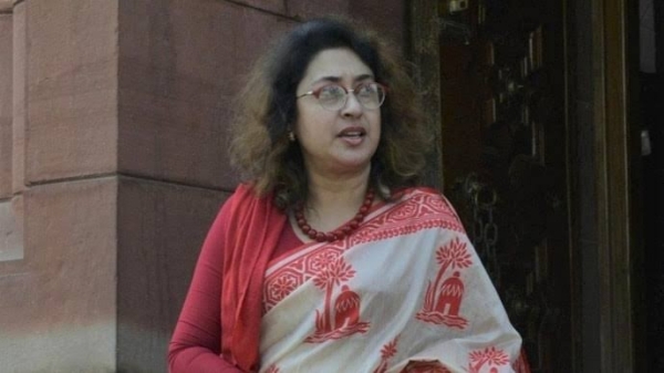 শতাব্দী রায়ের গাড়িতে উড়ে এল ডিম, তৎপরতা পুলিশের শতাব্দী রায়ের গাড়িতে উড়ে এল ডিম, তৎপরতা পুলিশের
