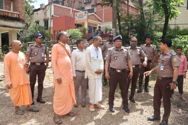 সিলেটে ইসকন মন্দির পরিদর্শনে এসিপি মোহাম্মদ এনামুল হক