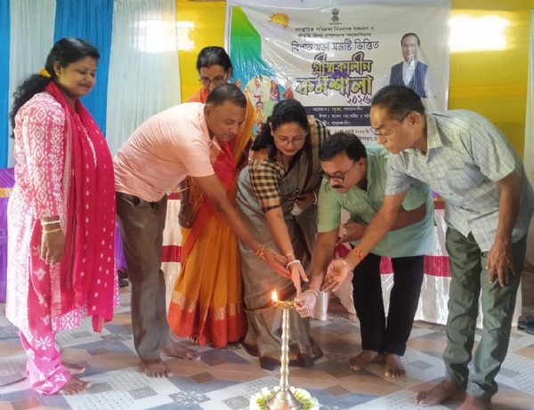প্রদীপ প্রজ্বলন করে সূচনা হচ্ছে গ্রীষ্মকালীন কর্মশালার