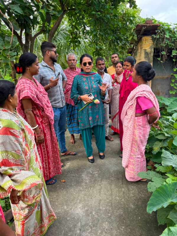 বন্যা কবলিত এলাকা পরিদর্শনে সুমনা সরকার বন্যা কবলিত এলাকা পরিদর্শনে সুমনা সরকার