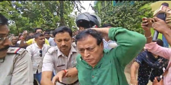 গ্রেফতার আরামবাগ পঞ্চায়েত সমিতির সভাপতি শিশির সরকার