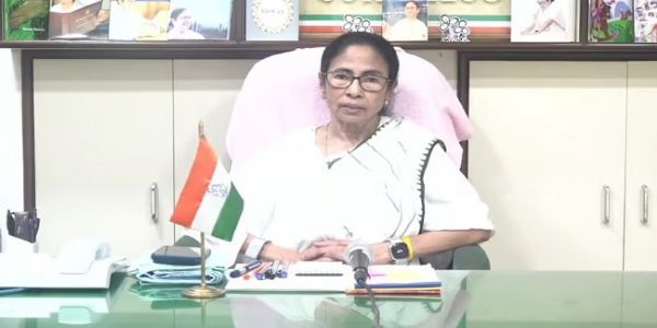 দলত্যাগী কড়া আক্ৰমণ মমতার, বললেন লড়াই চলবে