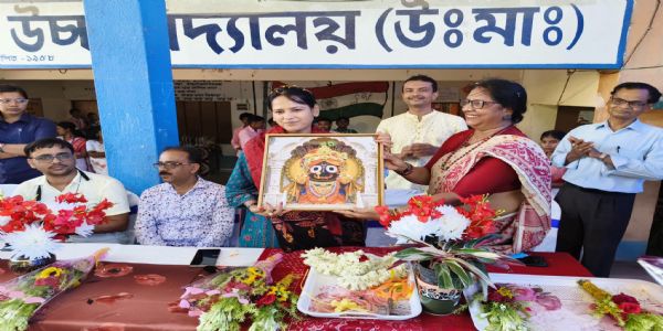 স্কুলে অরণ্য সপ্তাহ পালন উপস্থিত পশ্চিমবঙ্গ সরকারের মন্ত্রী সুমনা সরকার