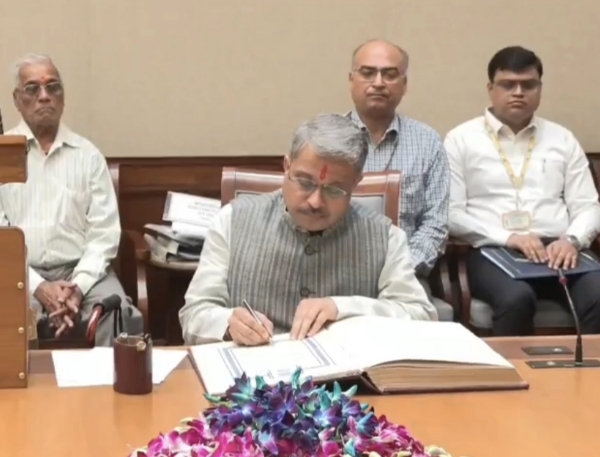 রাজ্যসভার সদস্য হিসেবে শপথ নিলেন রজনীশ কুমার আগরওয়াল