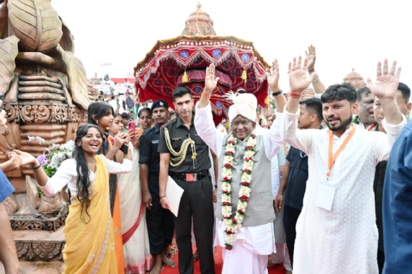 ঊর্ধ্ববাহু সংকীৰ্তন রাজ্যপাল লক্ষ্মণপ্রসাদের