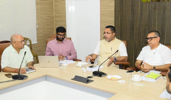 পর্যালোচনা বৈঠকে দুই মন্ত্রী কৃষ্ণেন্দু পাল এবং কৌশিক রায়, রয়েছেন কঙ্কন শিকদার এবং জেলাশাসক