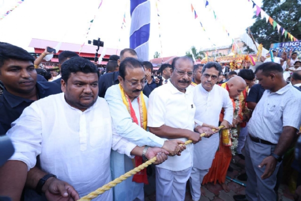রথের দড়ি টানলেন রাজ্যপাল, মুখ্যমন্ত্রী