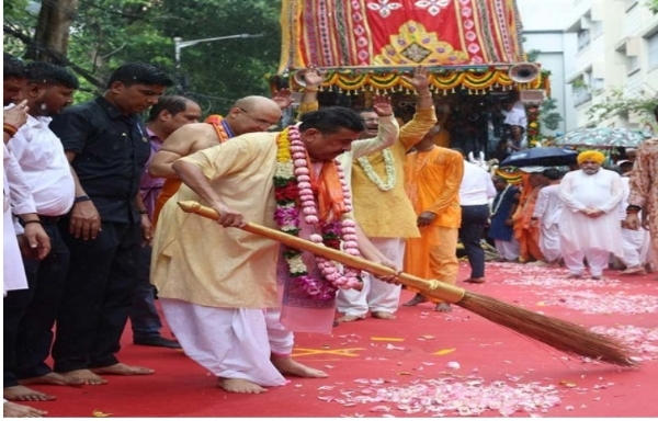 ইসকনের রথযাত্রার সূচনায় মুখ্যমন্ত্রী