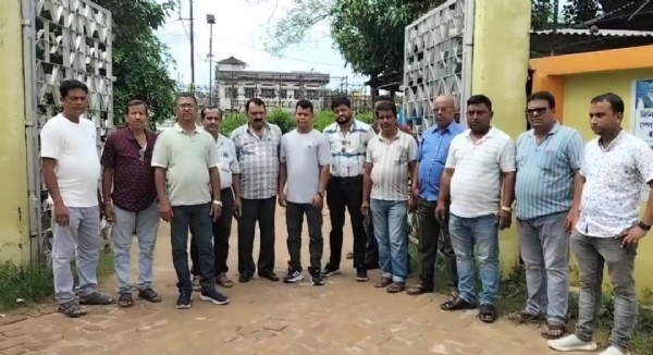 বিদ্যুৎ নিগমের ঠিকাদাররা