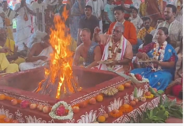 রথের সকালে মায়াপুরে দিলীপ ঘোষ