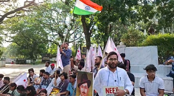 এসএফআই-এর বিক্ষোভ