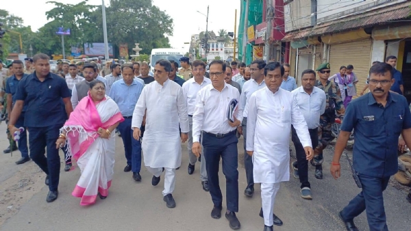 শহর পরিদর্শন করলেন মুখ্যমন্ত্রী শহর পরিদর্শন করলেন মুখ্যমন্ত্রী